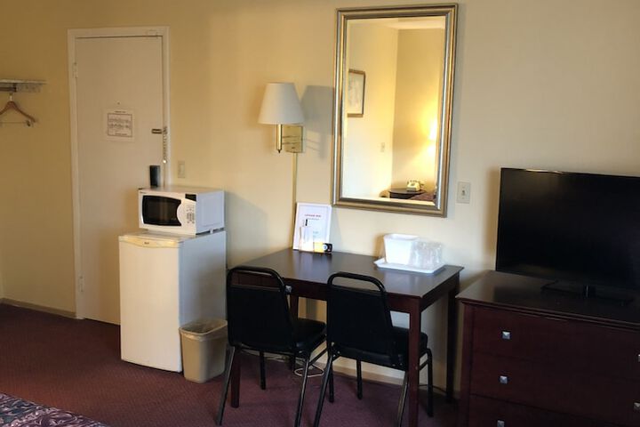 Room 8 of 38