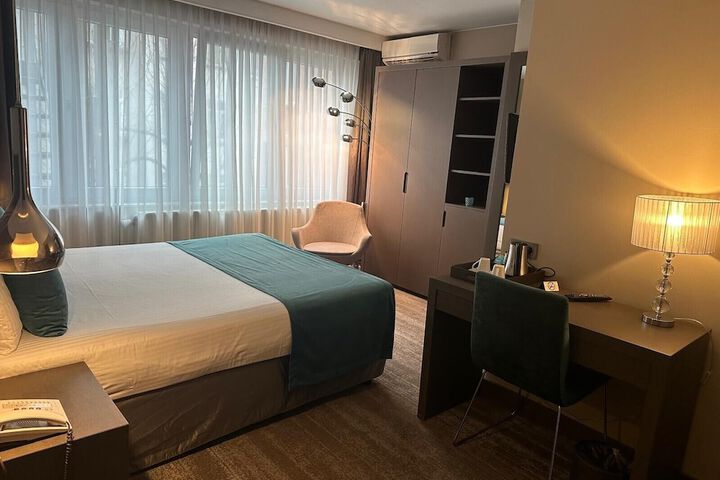 Room 25 of 46