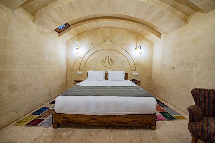 Room 3 of 86
