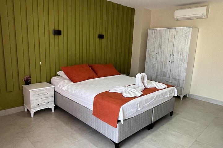 Room 11 of 19
