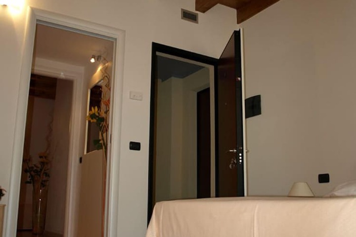 Room 12 of 42