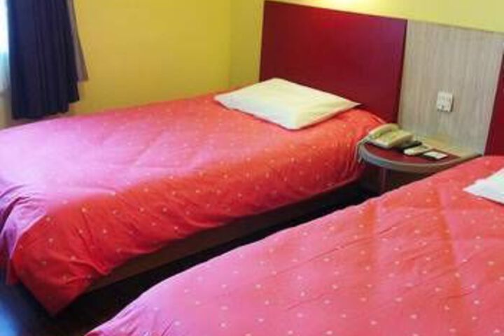 Room 8 of 10