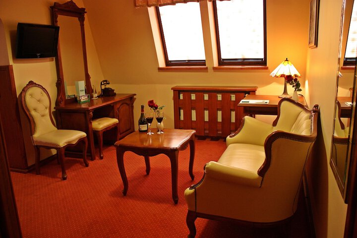 Room 8 of 43
