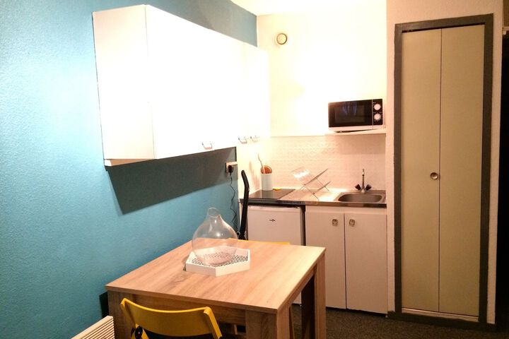 Room 5 of 8