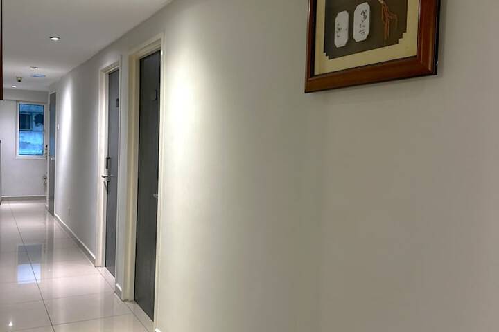 Room 23 of 28