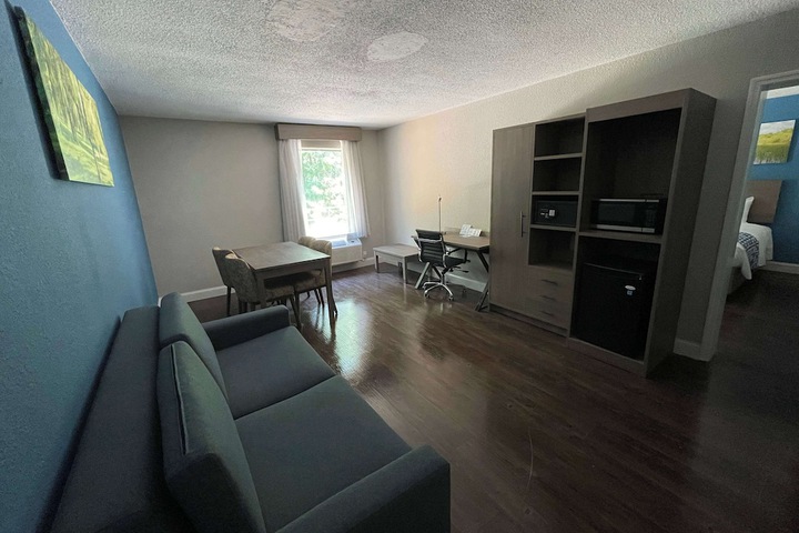 Suite 2 Queen Beds (3 of 6)
