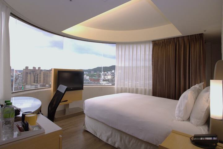 Room 17 of 42