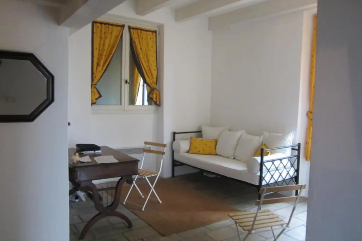 Room 2 of 9