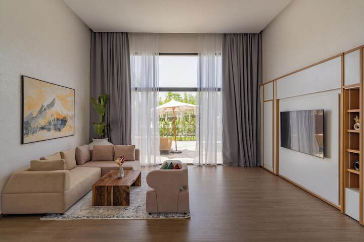 Room 4 of 10