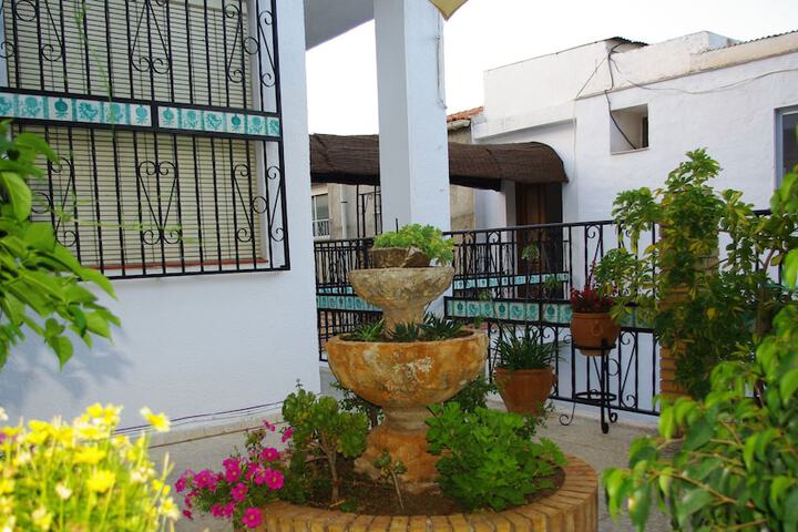 Hotel Exterior 37 of 47