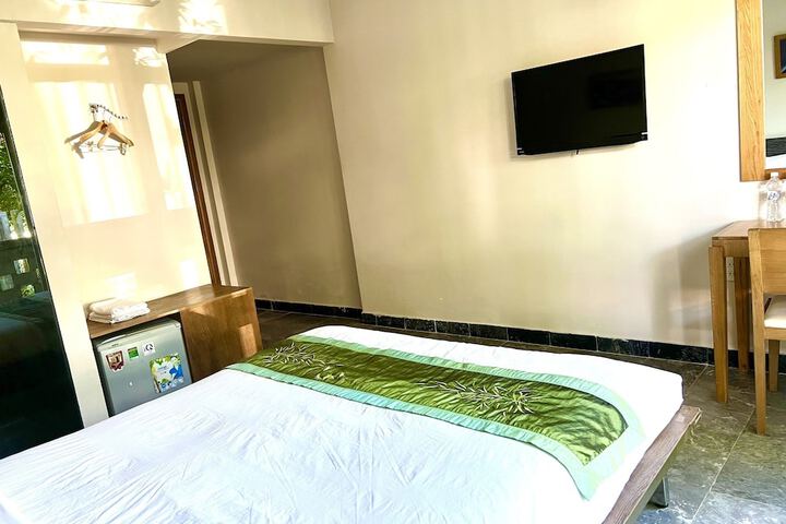 Room 28 of 87