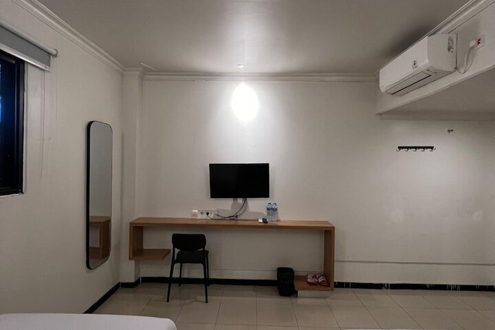 Room 11 of 20