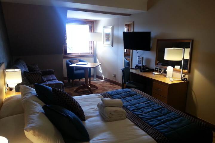 Room 2 of 32