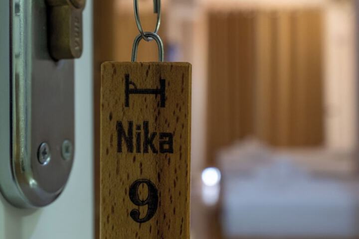 Room 24 of 178