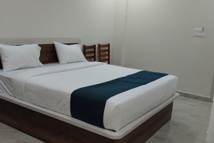 Hotel Grand Vista Nearby International Airport