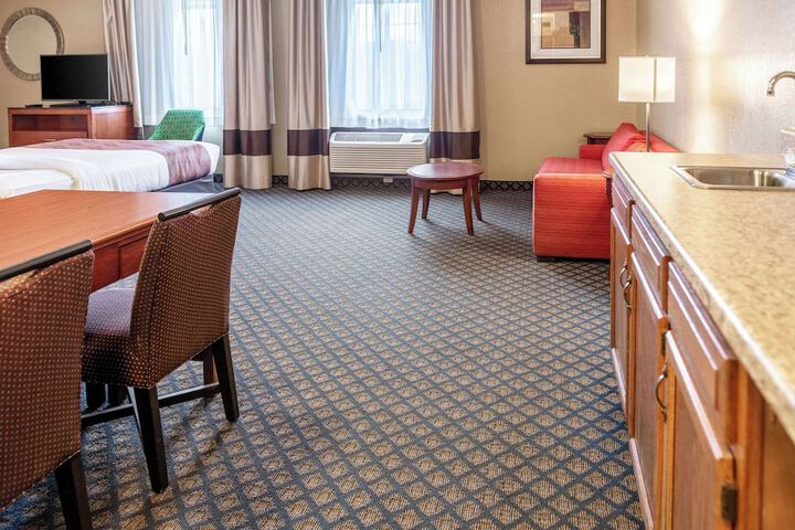 1 King Bed Suite (14 of 16)