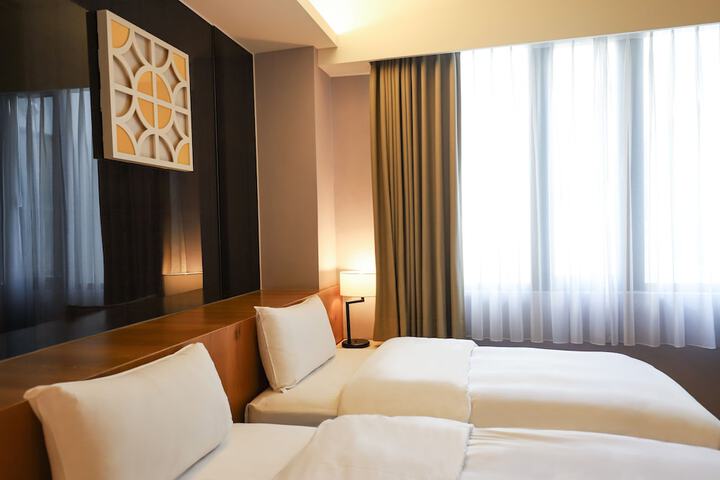 Room 35 of 70