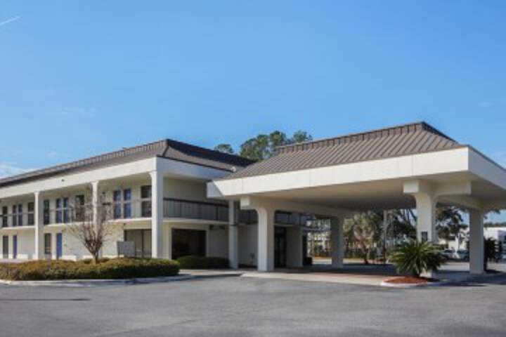 Image of Red Roof Inn Savannah Midtown
