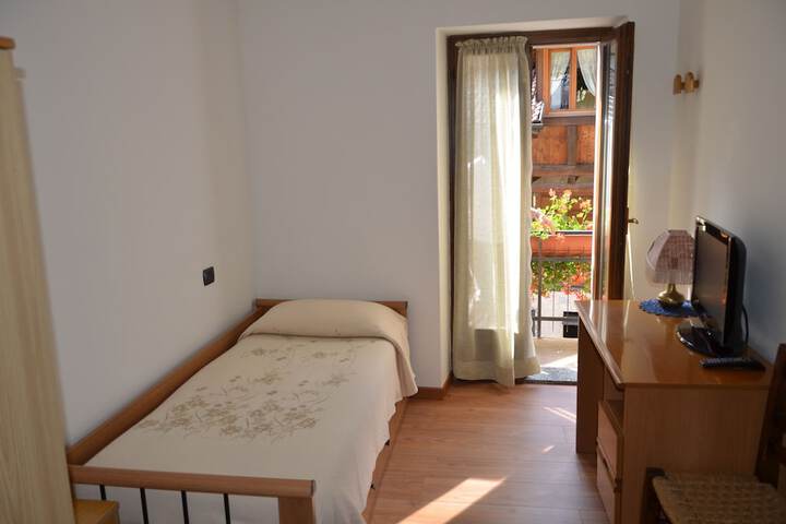 Room 5 of 31