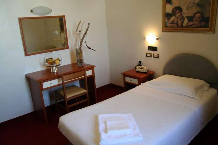 Room 4 of 23