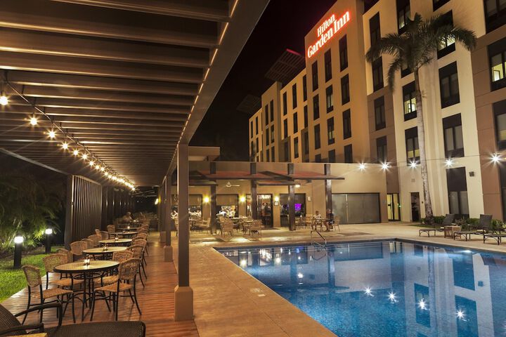 Pool Hotel