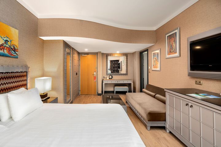 Room 36 of 95