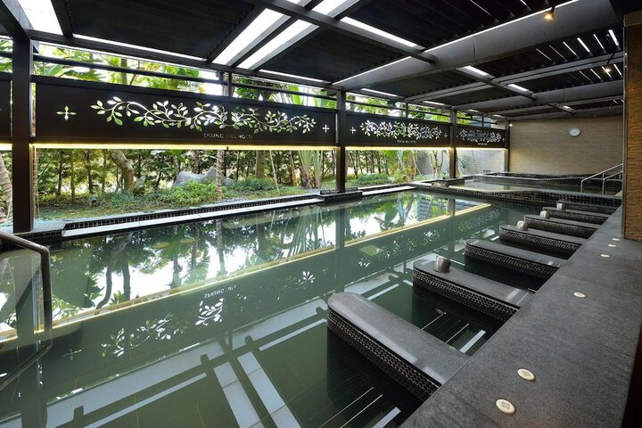Hotel with Pool