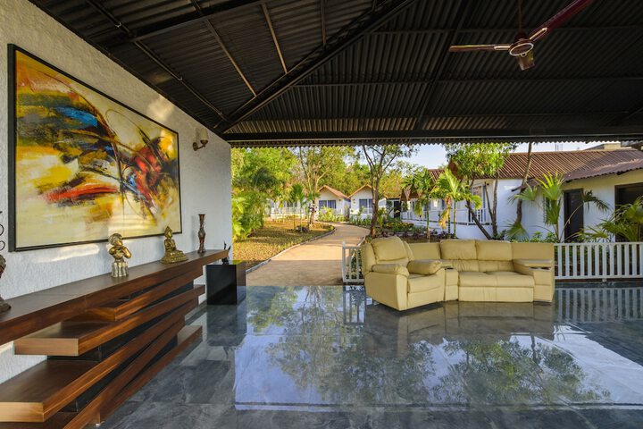 Entrance & Lobby