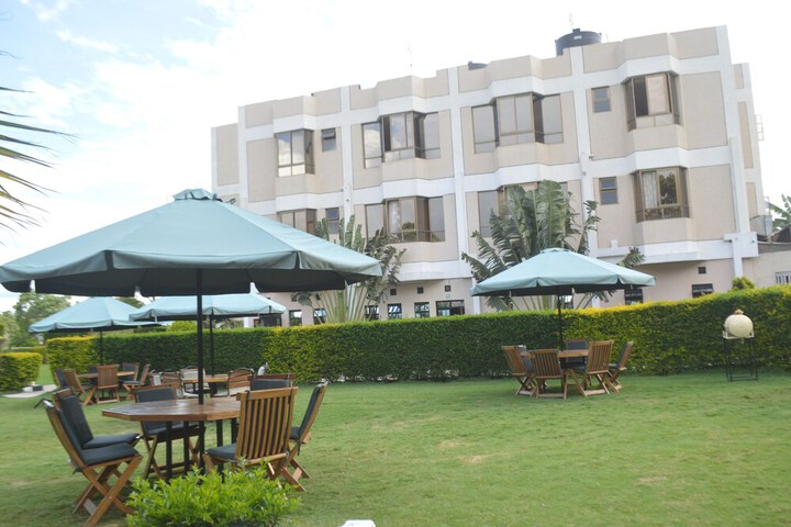 Hotel Exterior 3 of 17