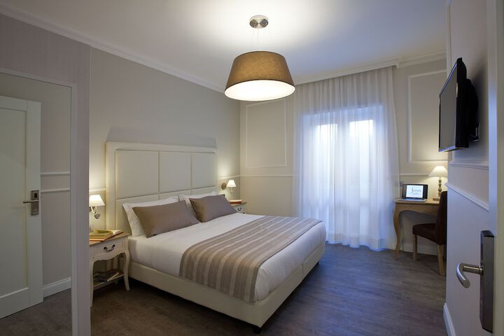 Room 11 of 74