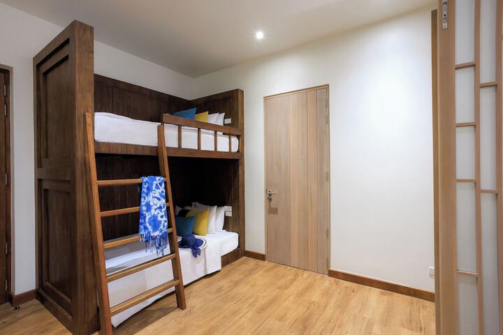 Room 34 of 106