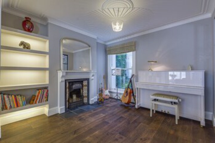 Room 9 of 23