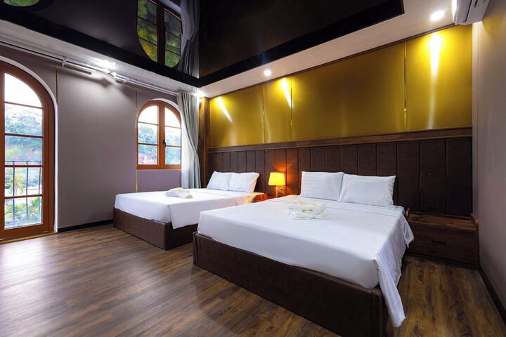 Room 14 of 32