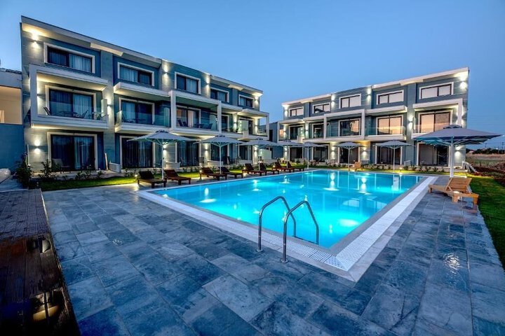 Pool 14 of 17