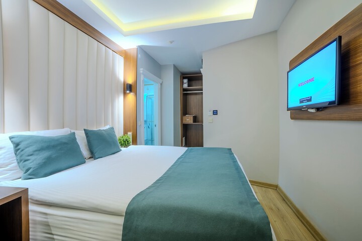 Room 7 of 70