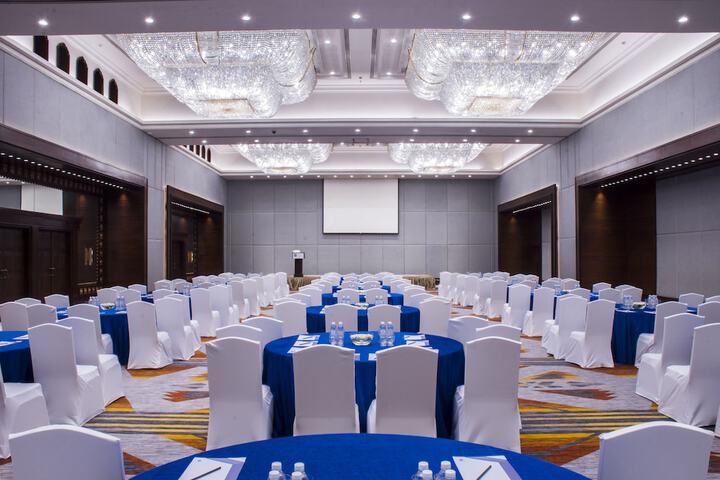 Ballroom/Hall 75 of 121