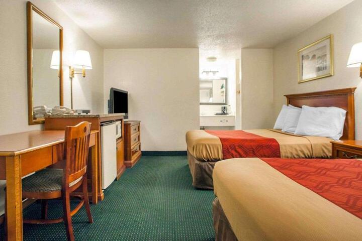 2 Double Beds (3 of 12)