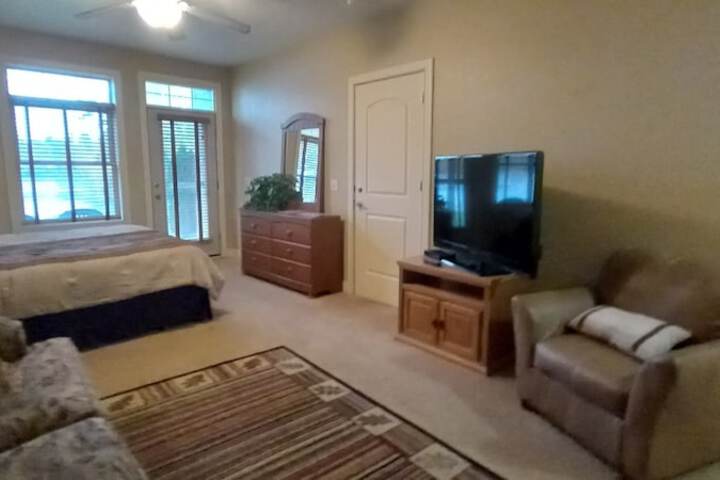 Room 2 of 10