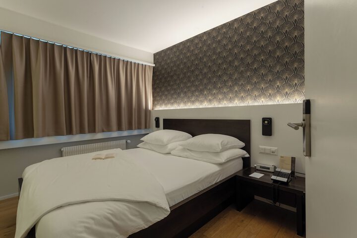 Room 17 of 65