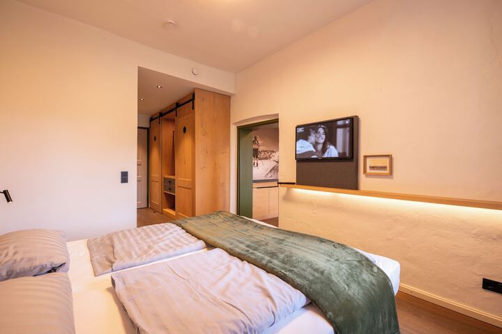 Room 4 of 53