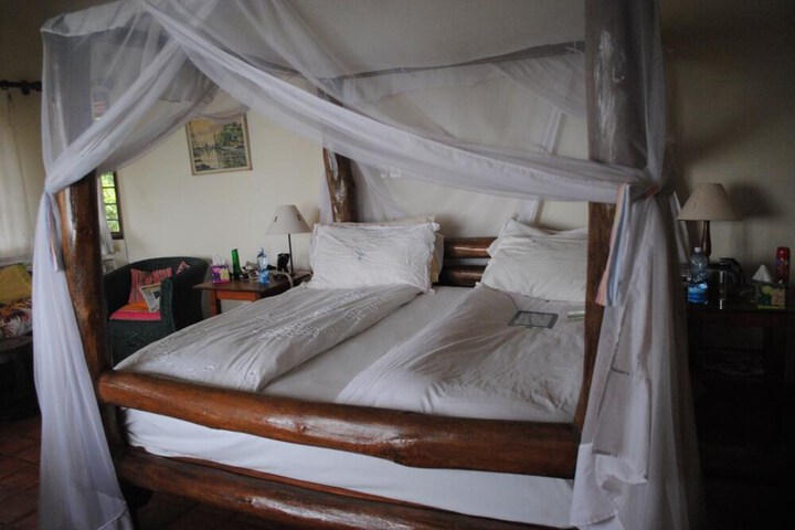 Room 5 of 18