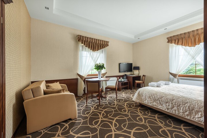 Room 9 of 50