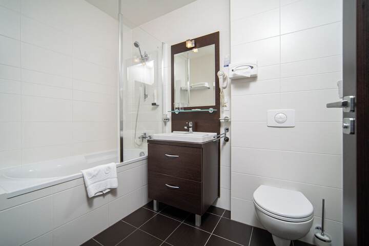 Room 93 of 126