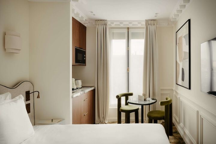 Room 16 of 62