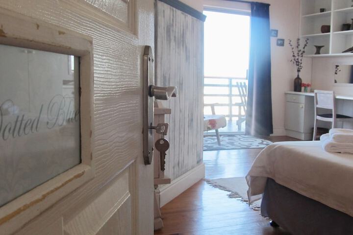 Room 6 of 109