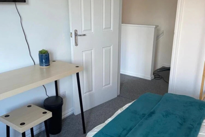 Room 9 of 9