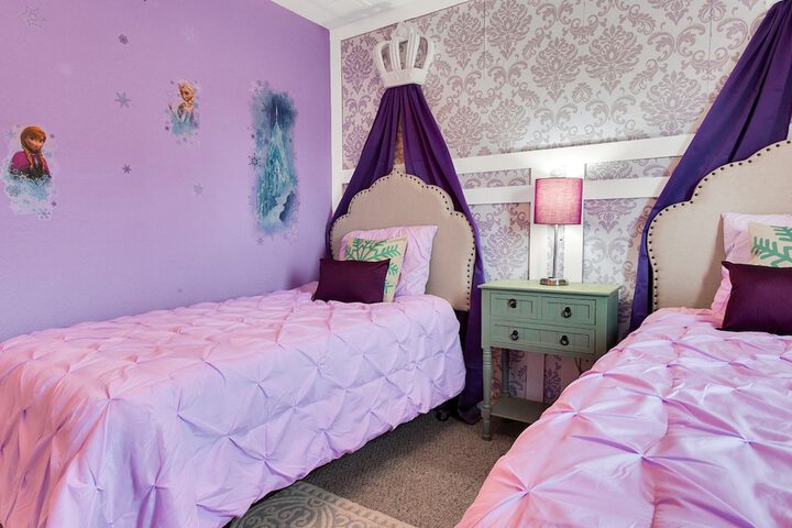 Room 2 of 33