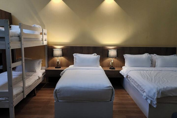 Room 4 of 36