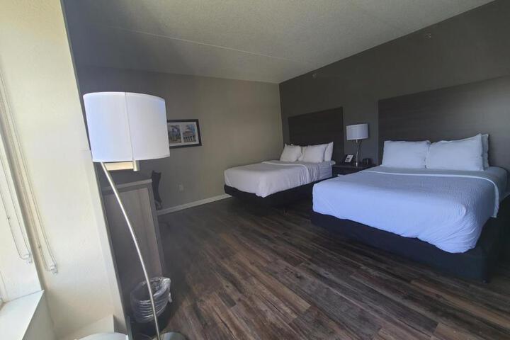 2 Queen Beds (10 of 21)
