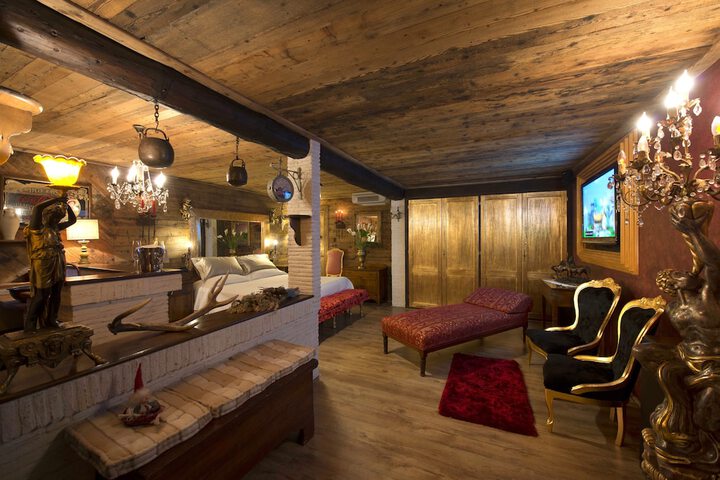 Room 10 of 72